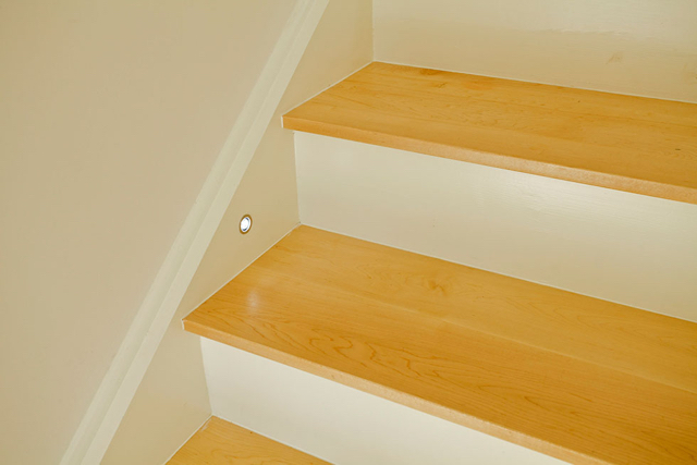 Pin light maple staircase