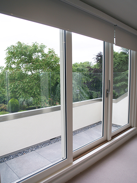 Large floor to ceiling sliding doors to upstairs balcony