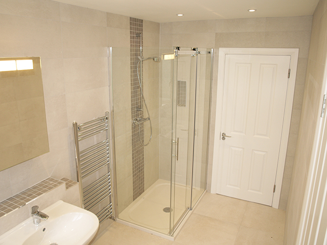 Large upstairs bath & shower room