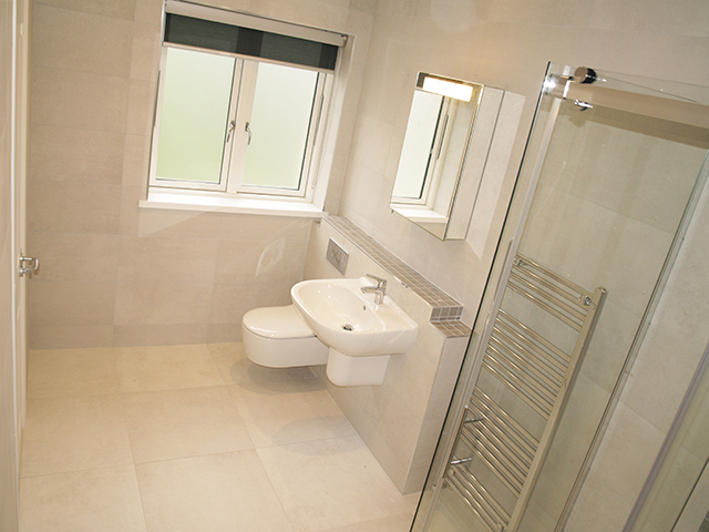 Large upstairs bath & shower room