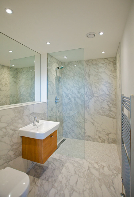 Big bright en-suite shower room