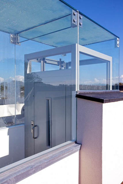 Upper lift & roof terrace